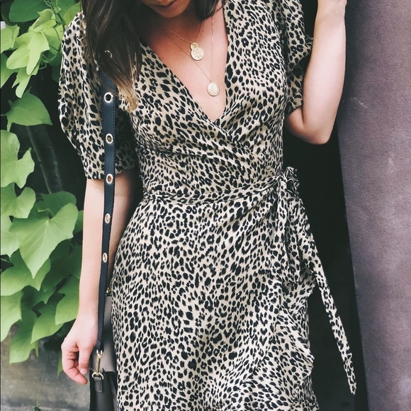 🆕Varley Delicate Double Gold Coin Necklace - Picture 3 of 7